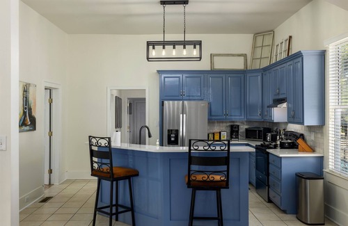 Forest Park Casa | Summer Breeze - 3BR/Backyard & Deck/Families