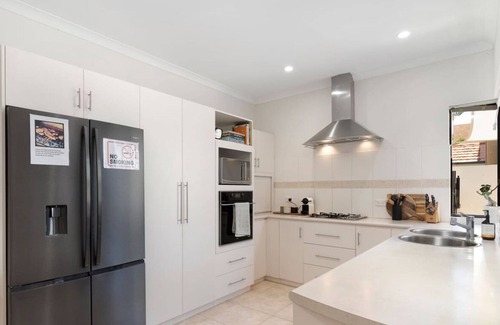 Wannanup Casa | Summer Breeze at Avalon Beach