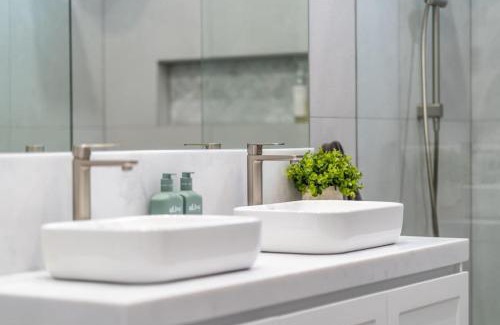 Glenelg East Casa | Summer Breeze on Cliff St
