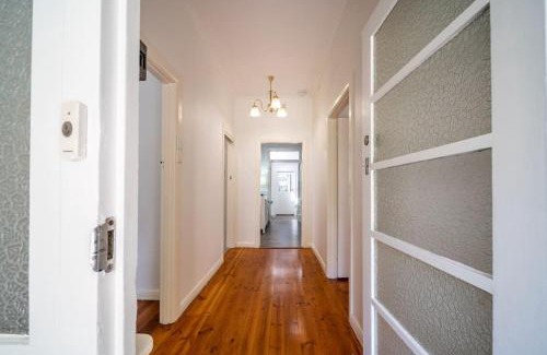 Glenelg East Casa | Summer Breeze on Cliff St