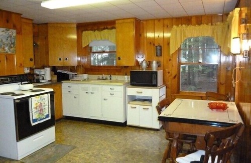Laconia Cabaña | Summer Breeze on Lake Winnisquam. Pet Friendly!