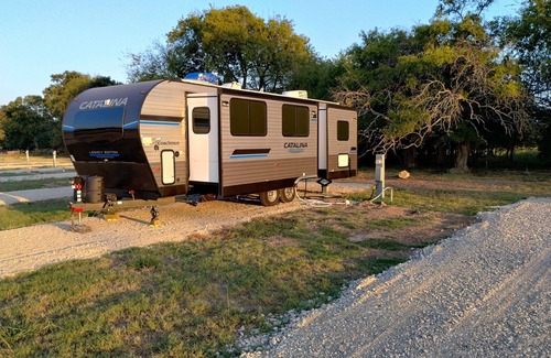 Wills Point Cabina | Summer Breeze RV Park