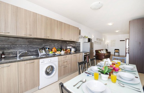 Mellieha Apartamento | Summer Breeze Superior Apartment with Terrace by Getaways Malta