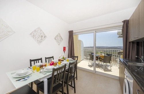 Mellieha Apartamento | Summer Breeze Superior Apartment with Terrace by Getaways Malta