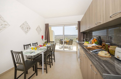 Mellieha Apartamento | Summer Breeze Superior Apartment with Terrace by Getaways Malta