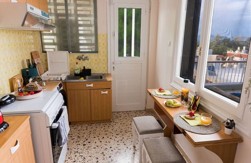 Nea Makri Apartamento | Summer condo, huge balconies, 5-minute walk to beach.