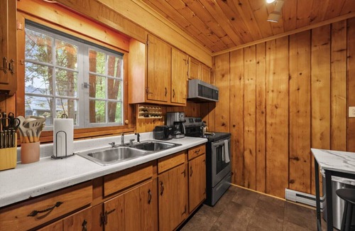 Lenox Dale Casa | Summer Cottage at The Lake!