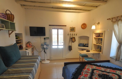 Zefiria Casa | Casa de campo de verano junto a las aguas termales de Milos