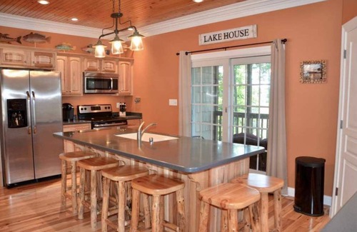 Jamestown Casa | Lake House grande 5 minutos de Jamestown Marina Ping Pong / futbolín, capacidad para 10