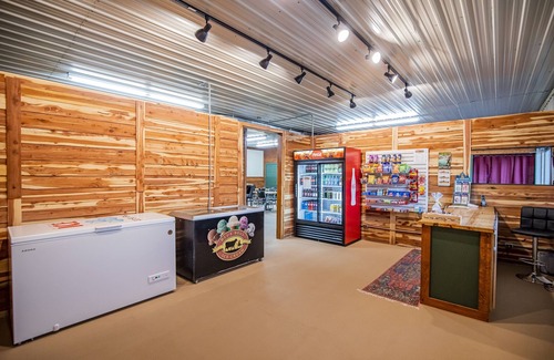 Cassville Alquiler De RV | Summer Escape near Roaring River State Park