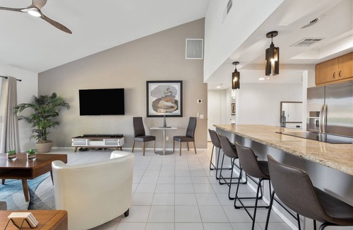 Palm Desert Condominio | Summer Escape: Save 25% Now!