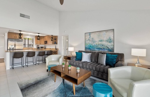 Palm Desert Condominio | Summer Escape: Save 25% Now!
