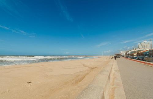 Espinho Apartamento | Summer Espinho Flat by Vacationy