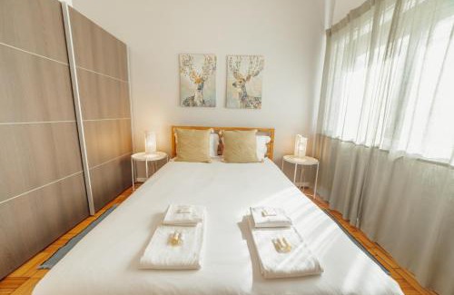 Espinho Apartamento | Summer Espinho Flat by Vacationy
