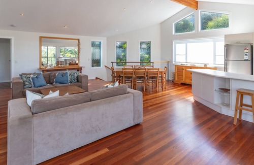 Blueys Beach Casa | Summer Folly 2 - Pacific Palms Holidays