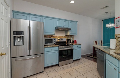 Euless Casa | Covered Patio & Grill for Hot Summer Days