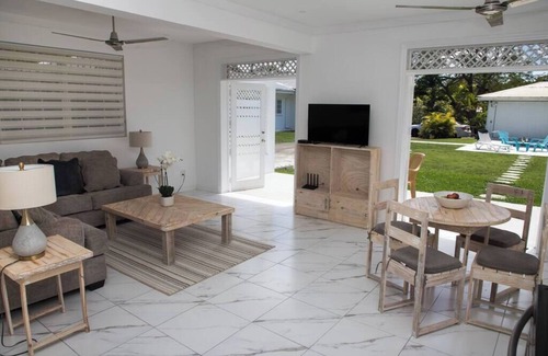 Gibbes Apartamento | Summer Getaway: 2Bed Bungalow with Private Pool