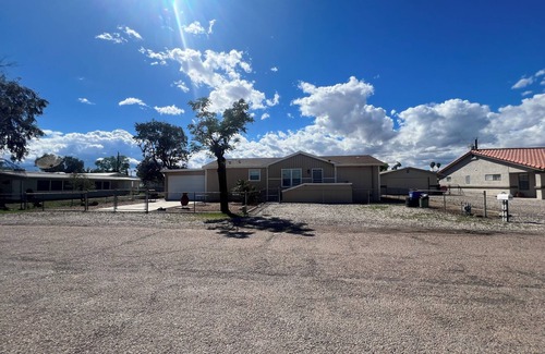 Mohave Valley Casa | SUMMER GETAWAY PET FRIENDLY Colorado River Close 3Br2Ba, Fenced Yard! SNOWBIRDS