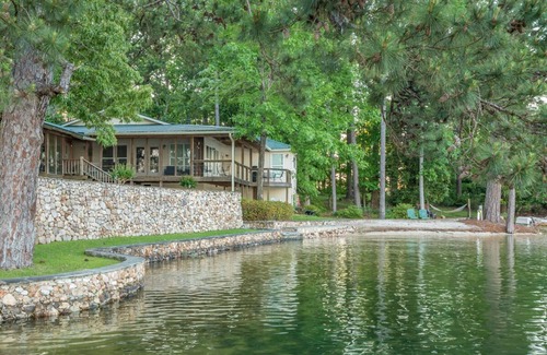 Eclectic Casa | Summer Haven at Lake Martin 3 Bedroom.3 Full Baths.Beach