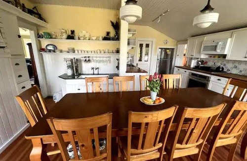 Block Island Casa | Summer Hill - 10 bedroom Block Island farm house
