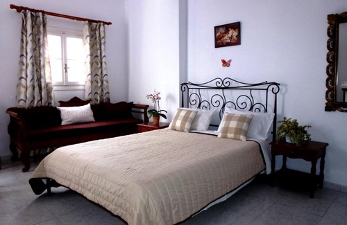 Kamari Hotel | Summer Holiday by Atalos Suites