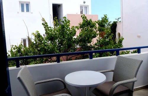 Kamari Hotel | Summer Holiday by Atalos Suites