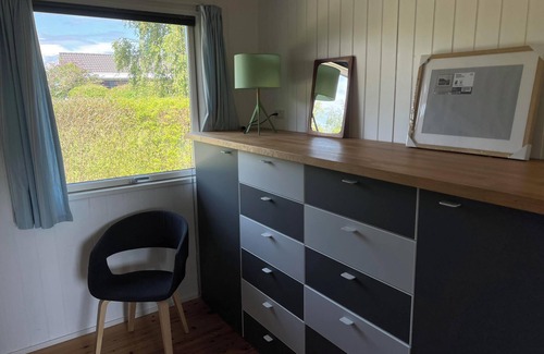 Stillinge Strand Casa | Summer hours in a cozy, old summer house area.