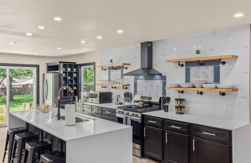 Bentonville Casa | Summer in Bentonville! Guest Favorite and Bikers Retreat. Pets Welcome!