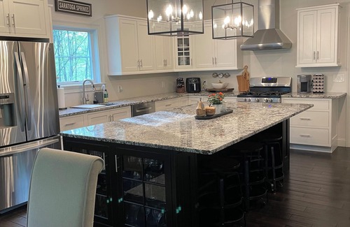 Saratoga Springs Casa | ¡Modern Farm House for the Track, Fasig Tipton Sales y SPAC!