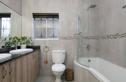 Umhlali Beach Apartamento | Summer Living close to Willard's and Thompson's Beach