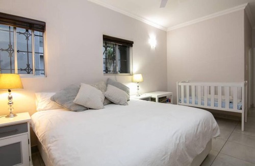 Umhlali Beach Apartamento | Summer Living close to Willard's and Thompson's Beach