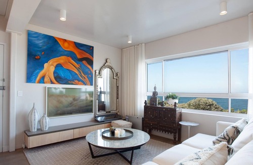 Bronte Apartamento | Summer Love Clovelly (IH) - Arty beachside 2 bedroom apartment with parking and ocean views