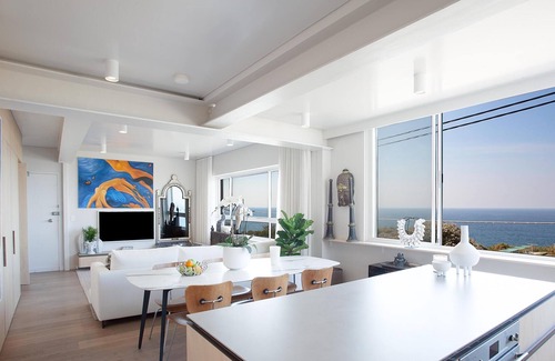 Bronte Apartamento | Summer Love Clovelly (IH) - Arty beachside 2 bedroom apartment with parking and ocean views