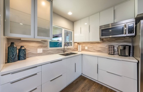 Hanford Casa | Summer Oasis w/Pool and Hot Tub!
