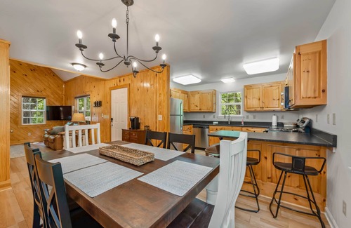 Mentone Casa | Summer Retreat: 3BR/3BA Cabin + Hot Tub & Game Room!