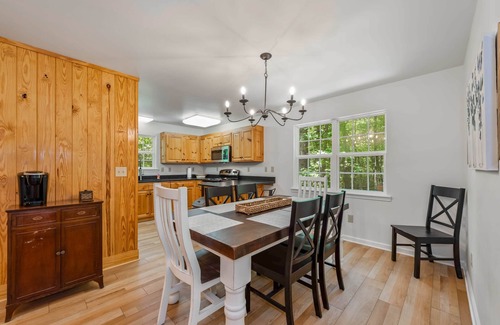 Mentone Casa | Summer Retreat: 3BR/3BA Cabin + Hot Tub & Game Room!