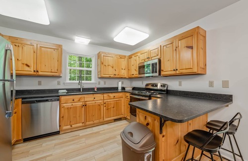 Mentone Casa | Summer Retreat: 3BR/3BA Cabin + Hot Tub & Game Room!