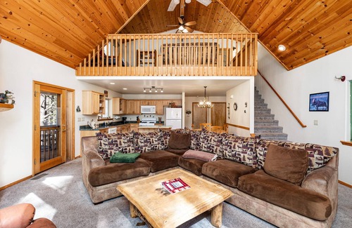 Williams Cabina | Summer Retreat at Moose Manor: Luxury and Adventure Near the Grand Canyon