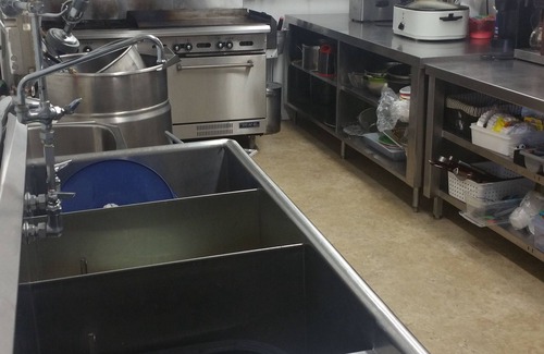 Boularderie Complejo | Summer Snow Cottages & Event Center, Piscina cubierta, Cocina comercial, Yate