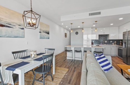 North Trail Condominio | Summer Special! 1/1.5 Penthouse at The Strand – Water View