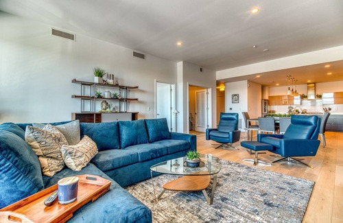 Southern Crossing Condominio | *Summer Specials* Modern and Luxury Meet at The Atrium