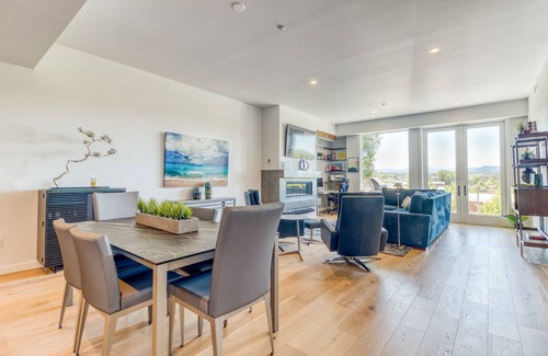 Southern Crossing Condominio | *Summer Specials* Modern and Luxury Meet at The Atrium