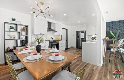 San Carlos Casa | Summer Style: Pool, 5BR & Private Guest House!