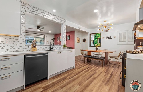 San Carlos Casa | Summer Style: Pool, 5BR & Private Guest House!