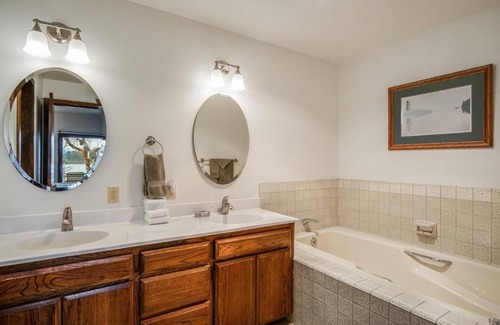 Hope Condominio | Summer Vacation on Lake Pend Oreille - July 19-26th -1bd 1 bath Condo. Slps 4