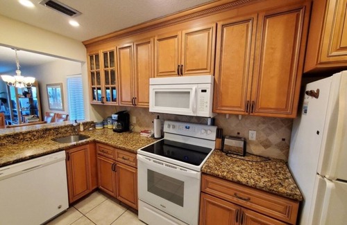 Crescent Beach Condominio | Summerhouse 251 2 Bedroom Condo by RedAwning