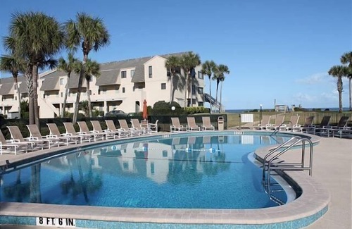 Crescent Beach Condominio | Summerhouse 251 2 Bedroom Condo by RedAwning
