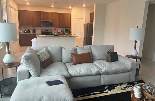 Iowa Colony Casa | Summerhouse Villa 4br 2 and Half ba Home