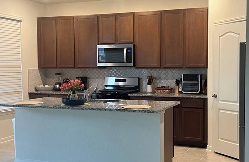 Iowa Colony Casa | Summerhouse Villa 4br 2 and Half ba Home