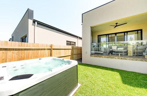 Diamond Beach Casa | Summerland 8